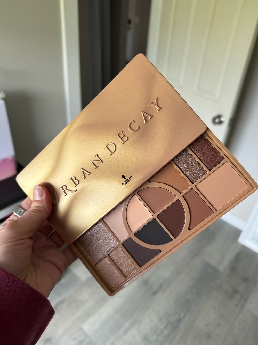 Urban Decay Warm Gold & Neutral Eyeshadow Palette